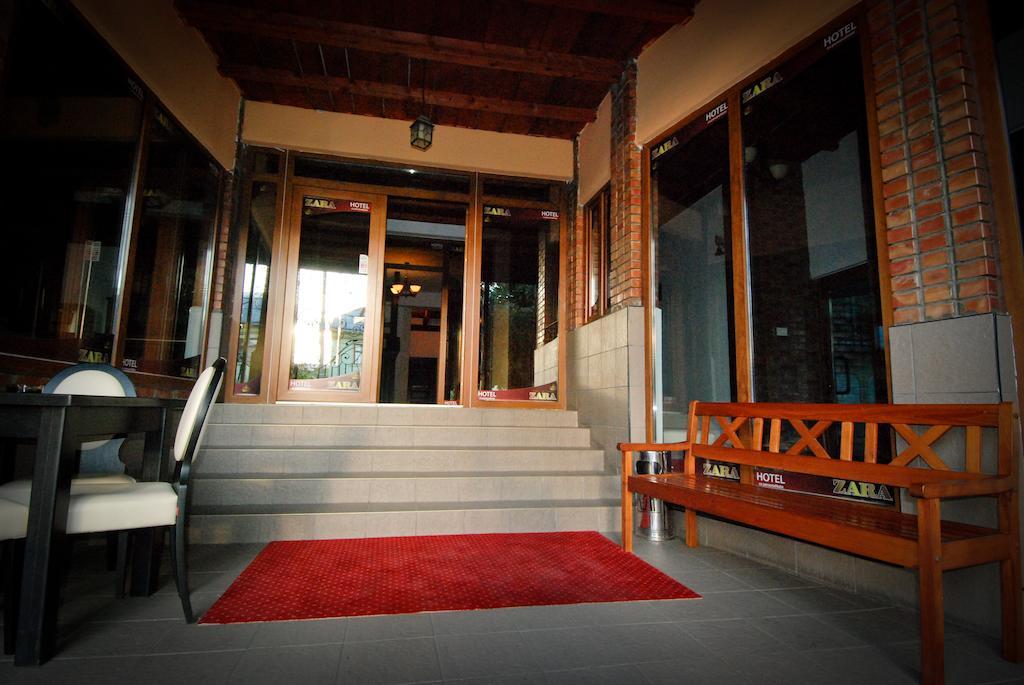Hotel Zara Roman Extérieur photo