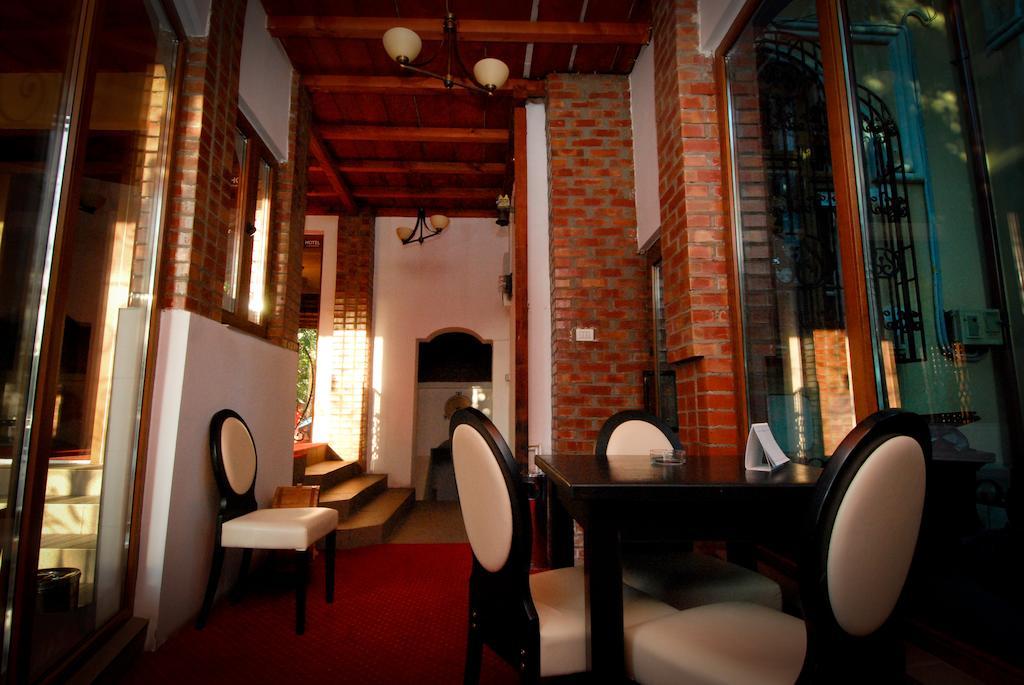 Hotel Zara Roman Extérieur photo