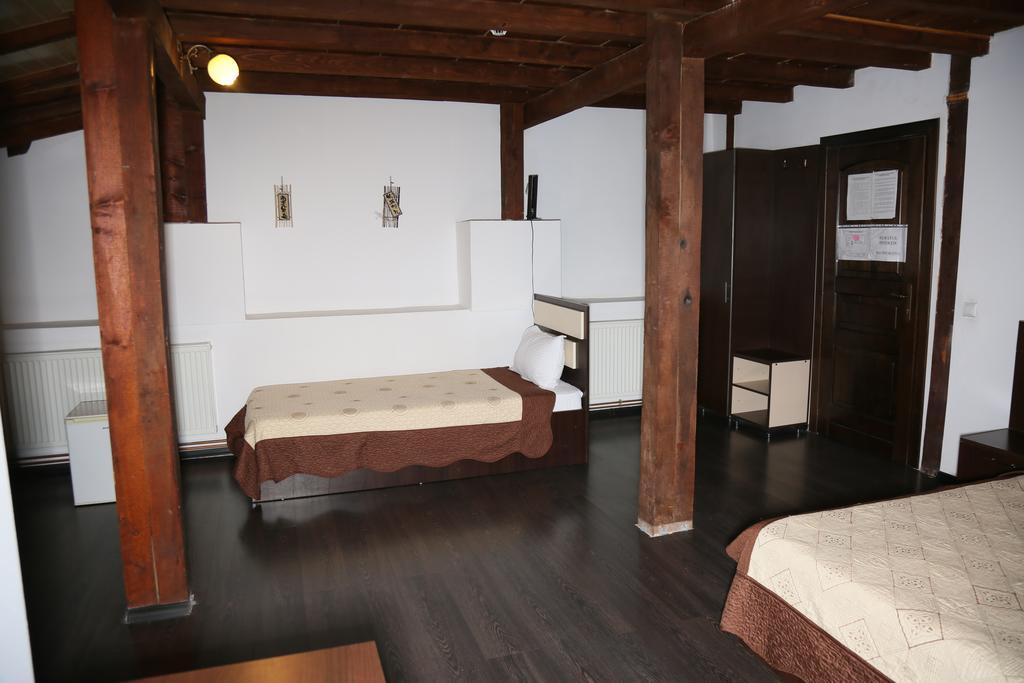 Hotel Zara Roman Extérieur photo