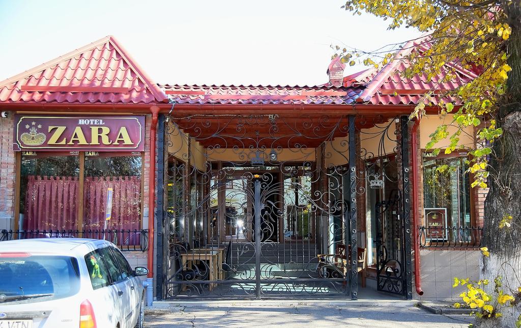 Hotel Zara Roman Extérieur photo