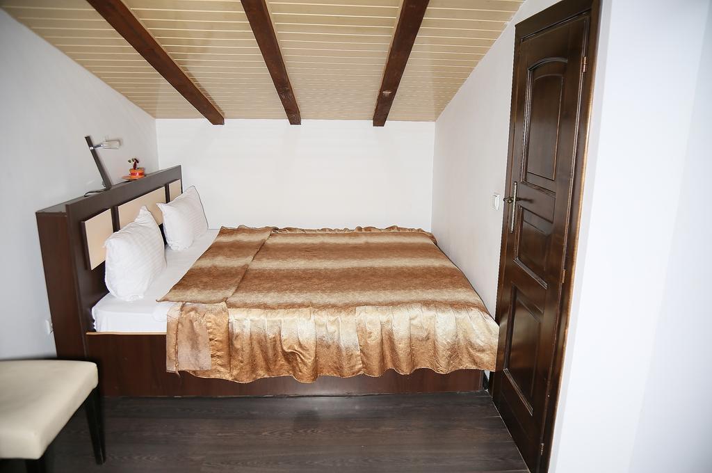 Hotel Zara Roman Extérieur photo